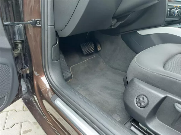 Audi A4 2,0 TDI AUT NAVI ČR S.KNIHA - foto 33
