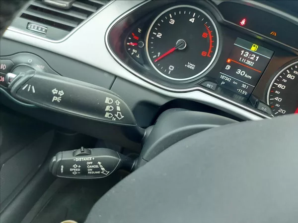 Audi A4 2,0 TDI AUT NAVI ČR S.KNIHA - foto 36