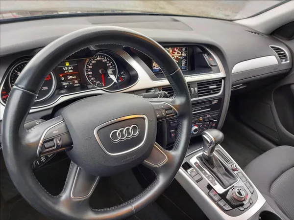 Audi A4 2,0 TDI AUT NAVI ČR S.KNIHA - foto 37