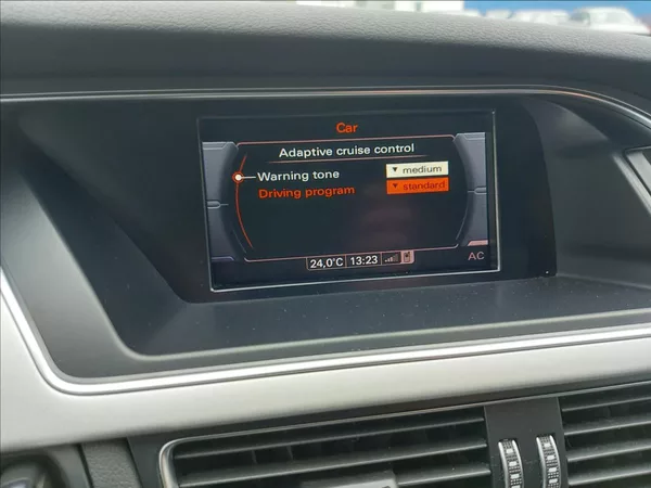 Audi A4 2,0 TDI AUT NAVI ČR S.KNIHA - foto 40