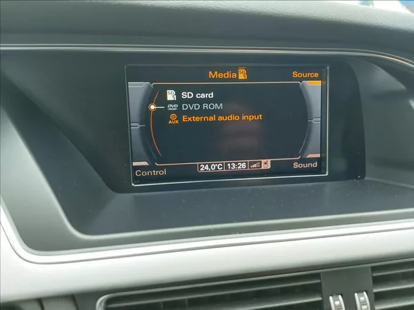 Audi A4 2,0 TDI AUT NAVI ČR S.KNIHA - foto 44