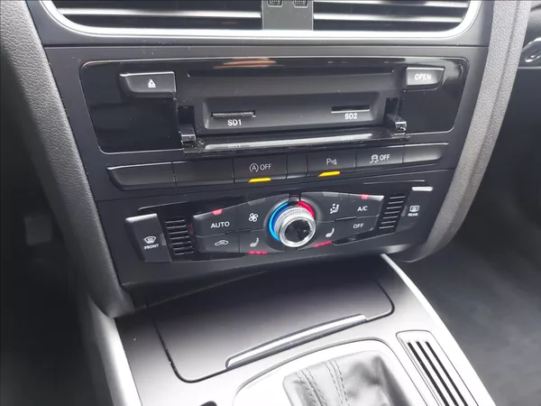 Audi A4 2,0 TDI AUT NAVI ČR S.KNIHA - foto 45