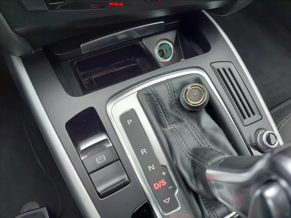 Audi A4 2,0 TDI AUT NAVI ČR S.KNIHA - foto 46