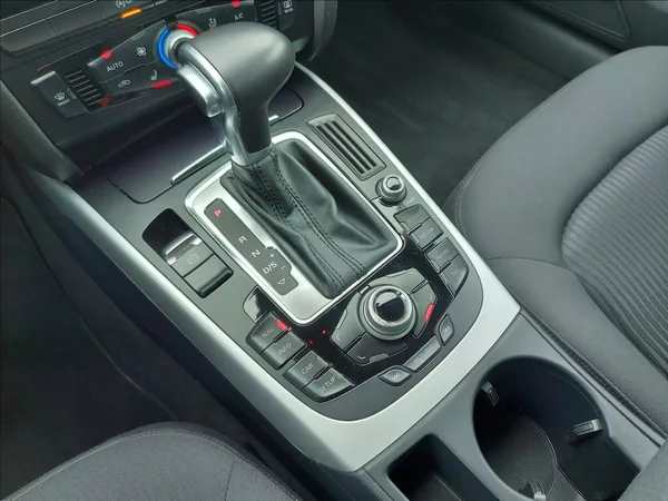 Audi A4 2,0 TDI AUT NAVI ČR S.KNIHA - foto 47