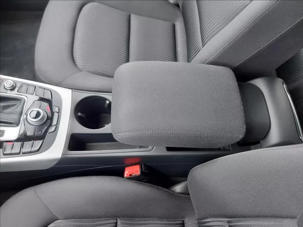 Audi A4 2,0 TDI AUT NAVI ČR S.KNIHA - foto 48