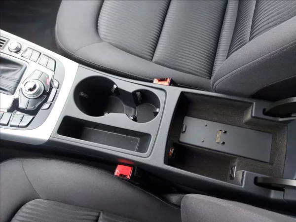 Audi A4 2,0 TDI AUT NAVI ČR S.KNIHA - foto 49