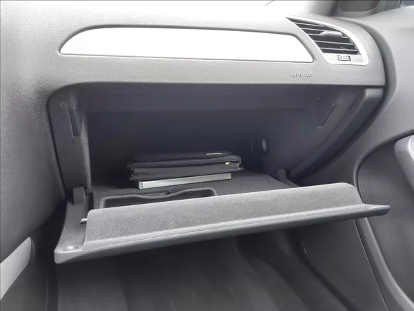 Audi A4 2,0 TDI AUT NAVI ČR S.KNIHA - foto 50