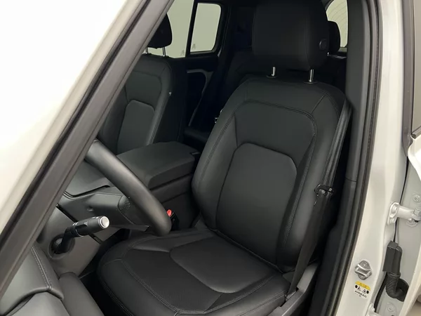 Land Rover Defender 110 D250 X-DYNAMIC SE 1. maj. - foto 17
