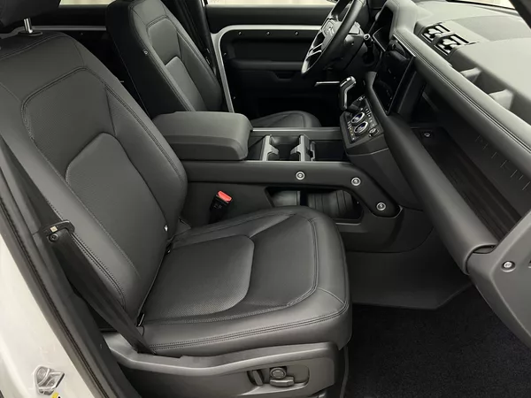 Land Rover Defender 110 D250 X-DYNAMIC SE 1. maj. - foto 19