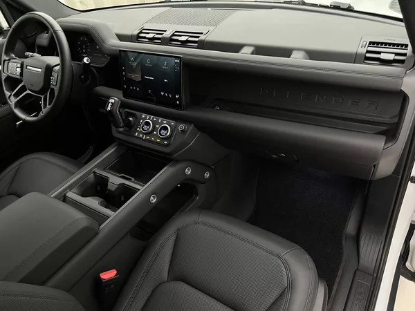 Land Rover Defender 110 D250 X-DYNAMIC SE 1. maj. - foto 23