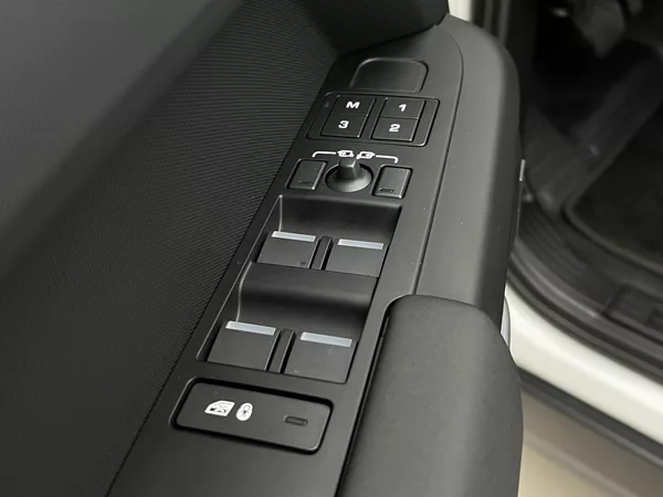 Land Rover Defender 110 D250 X-DYNAMIC SE 1. maj. - foto 46