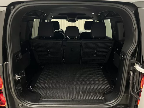 Land Rover Defender 110 D250 X-DYNAMIC SE 1. maj. - foto 5