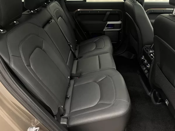 Land Rover Defender 110 D250 XS EDITION AUT CZ - foto 23