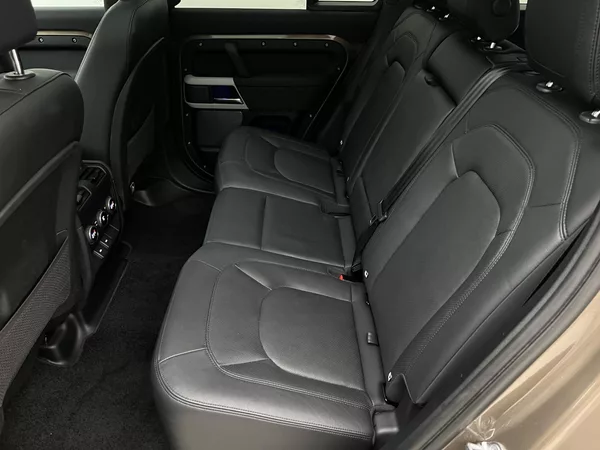 Land Rover Defender 110 D250 XS EDITION AUT CZ - foto 6