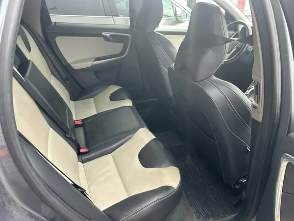 Volvo XC60 D4 AWD Summum 2016 - foto 7