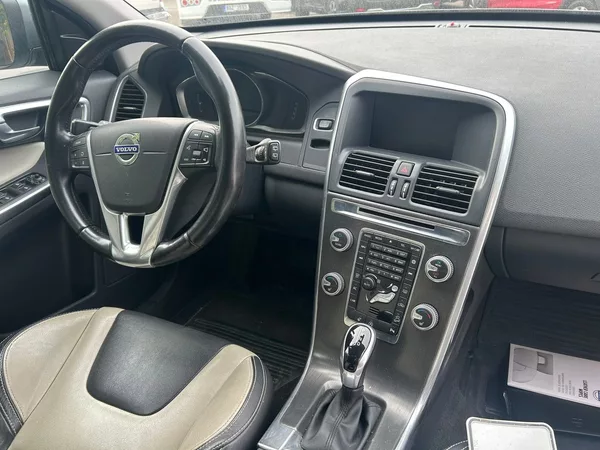 Volvo XC60 D4 AWD Summum 2016 - foto 9