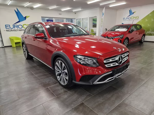 Mercedes-Benz 220 - foto 2