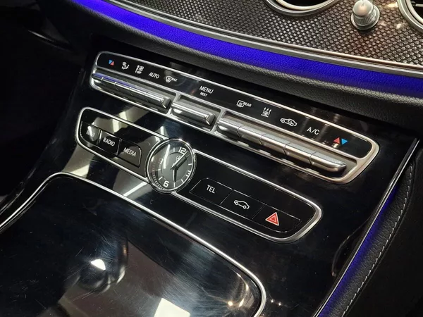 Mercedes-Benz 220 - foto 41