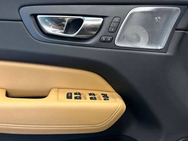 Volvo XC60 T8 AWD Ultimate+ DARK záruka - foto 16