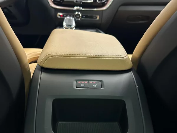 Volvo XC60 T8 AWD Ultimate+ DARK záruka - foto 24