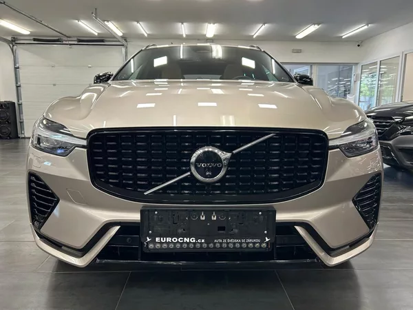 Volvo XC60 T8 AWD Ultimate+ DARK záruka - foto 3