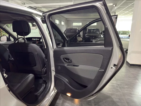 Renault Grand Scénic 1,5 DCI AUTOMAT NAVI ČIDLA - foto 26