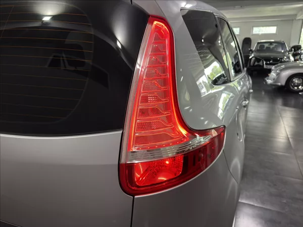 Renault Grand Scénic 1,5 DCI AUTOMAT NAVI ČIDLA - foto 29