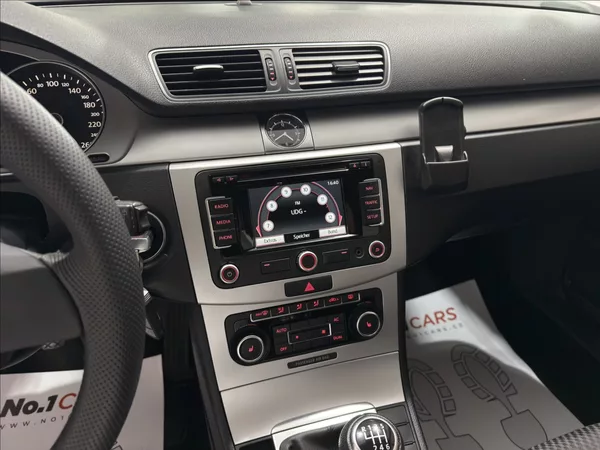 Volkswagen Passat 1,6 TDI 77KW VÝHŘEV TAŽNÉ - foto 12