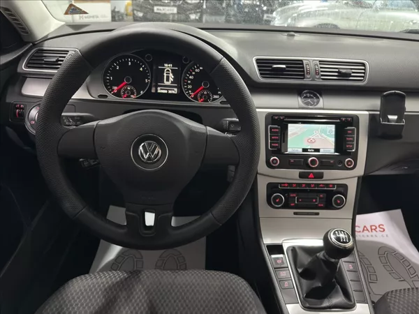 Volkswagen Passat 1,6 TDI 77KW VÝHŘEV TAŽNÉ - foto 18