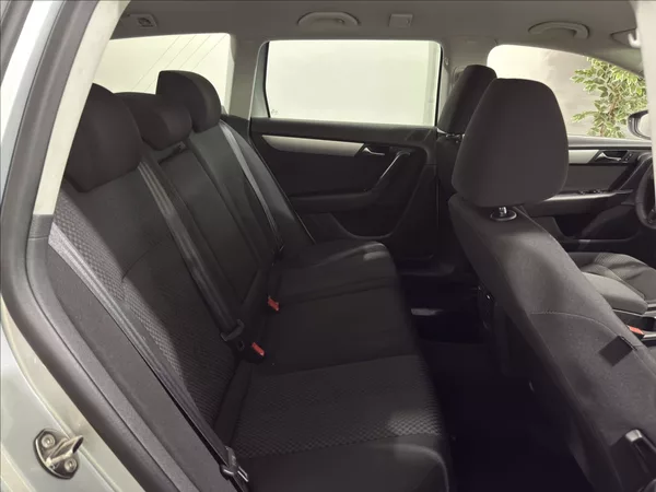 Volkswagen Passat 1,6 TDI 77KW VÝHŘEV TAŽNÉ - foto 20