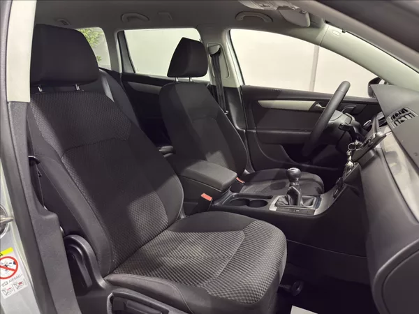 Volkswagen Passat 1,6 TDI 77KW VÝHŘEV TAŽNÉ - foto 21
