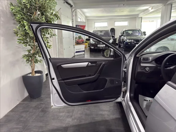 Volkswagen Passat 1,6 TDI 77KW VÝHŘEV TAŽNÉ - foto 6