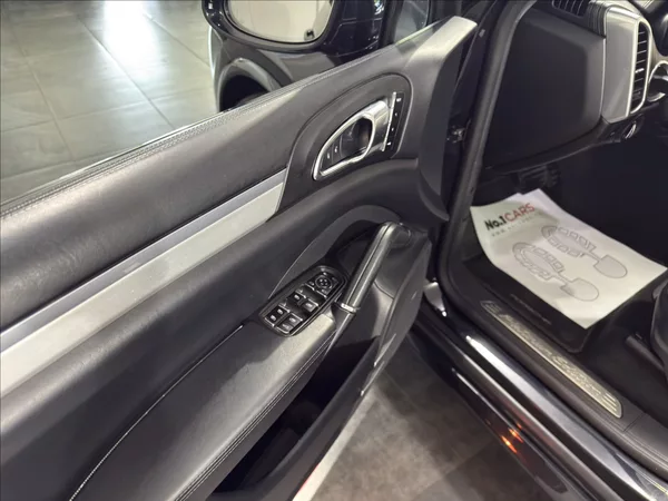 Porsche Cayenne 3,0 D VZDUCH PANO BOSE 360 - foto 7
