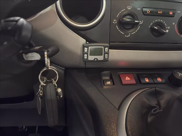 Citroën Berlingo 1,6 i MULTISPACE WEBASTO - foto 13
