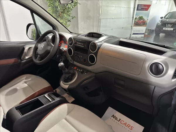Citroën Berlingo 1,6 i MULTISPACE WEBASTO - foto 15