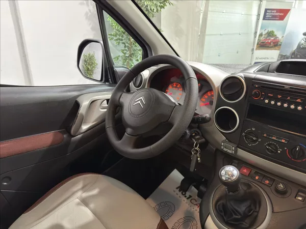 Citroën Berlingo 1,6 i MULTISPACE WEBASTO - foto 16