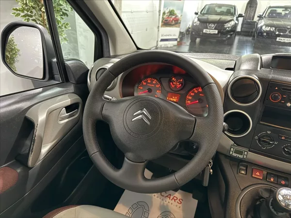 Citroën Berlingo 1,6 i MULTISPACE WEBASTO - foto 18