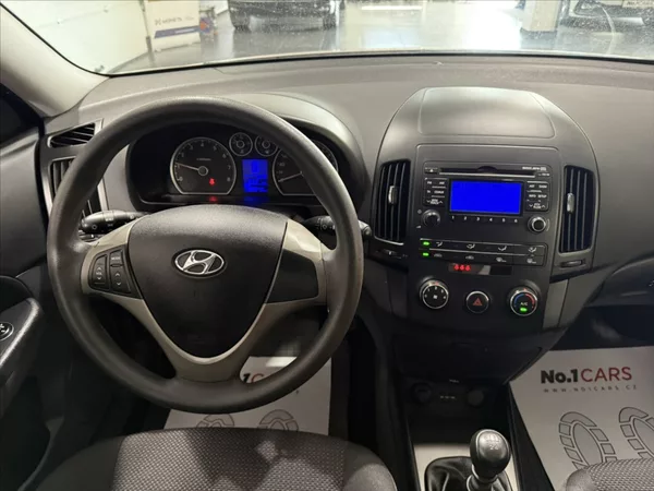 Hyundai i30 1,4 i KLIMATIZACE TAŽNÉ ALU - foto 14