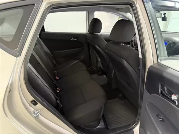 Hyundai i30 1,4 i KLIMATIZACE TAŽNÉ ALU - foto 15