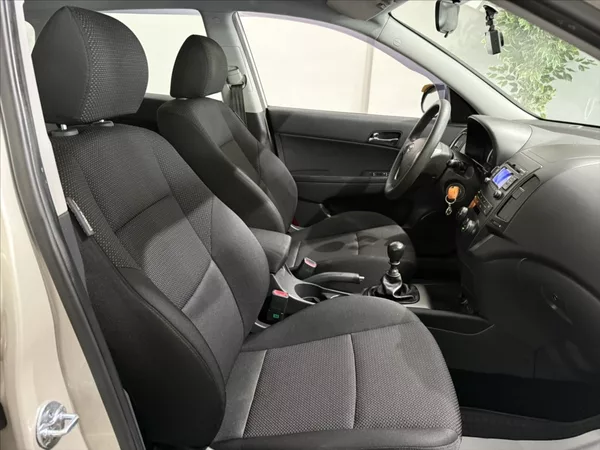Hyundai i30 1,4 i KLIMATIZACE TAŽNÉ ALU - foto 16