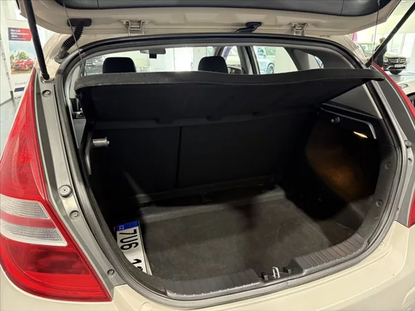 Hyundai i30 1,4 i KLIMATIZACE TAŽNÉ ALU - foto 17