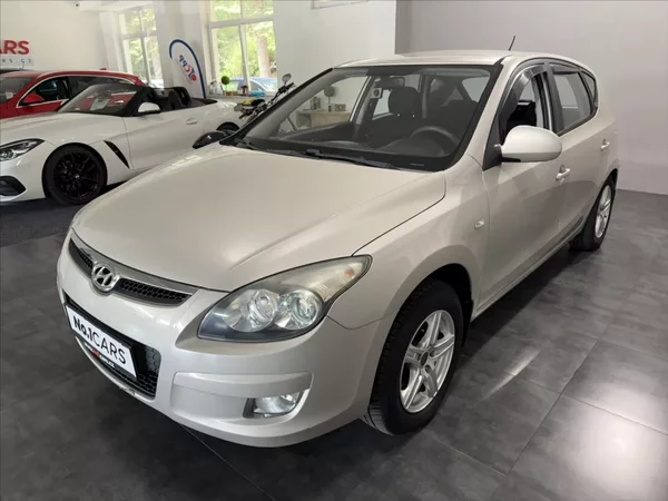 Hyundai i30 1,4 i KLIMATIZACE TAŽNÉ ALU - foto 3
