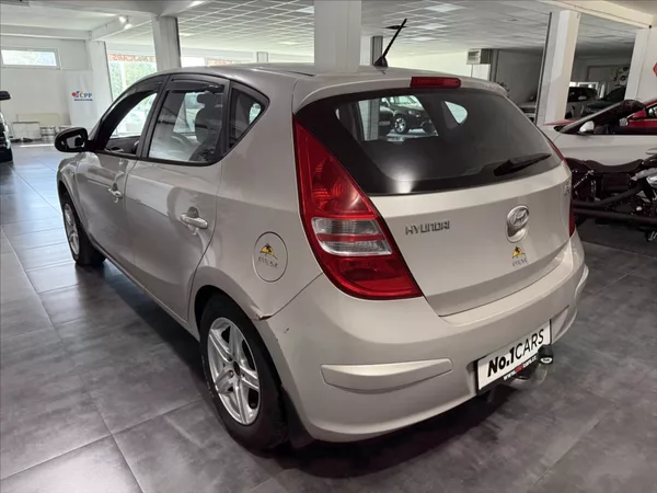 Hyundai i30 1,4 i KLIMATIZACE TAŽNÉ ALU - foto 4