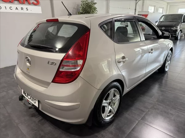 Hyundai i30 1,4 i KLIMATIZACE TAŽNÉ ALU - foto 5