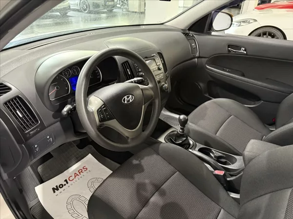 Hyundai i30 1,4 i KLIMATIZACE TAŽNÉ ALU - foto 7