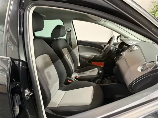 Seat Ibiza 1,6 TDI 66KW STK 02/28 ALU - foto 13
