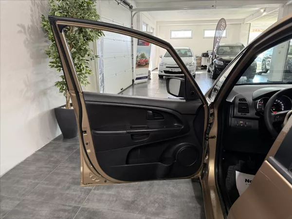 Kia Venga 1,4 i KLIMA ALU PO STK - foto 6