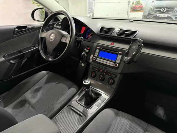 Volkswagen Passat 1,6 i KLIMA VÝHŘEV PO STK - foto 11