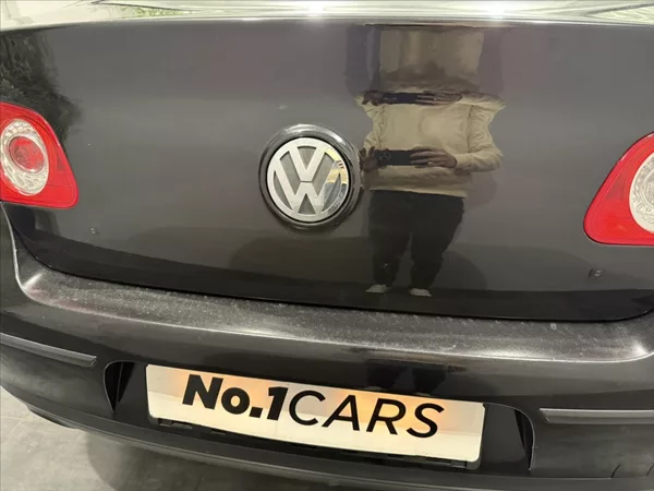 Volkswagen Passat 1,6 i KLIMA VÝHŘEV PO STK - foto 15