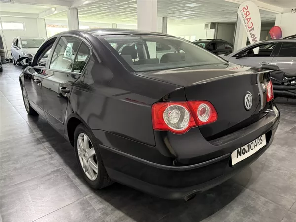 Volkswagen Passat 1,6 i KLIMA VÝHŘEV PO STK - foto 4
